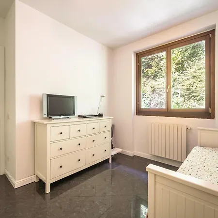 아파트 Apartment In Oggebbio With Lake Maggiore Views, Cleaning Included 오게비오